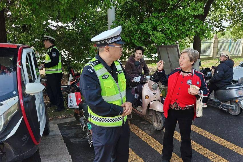 擰緊校園“安全閥” 平安護(hù)學(xué)警相伴